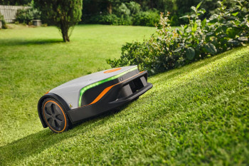 ABVERKAUF: STIHL Mähroboter iMOW® 5, bis 1.500 m², Schnittbreite 28 cm