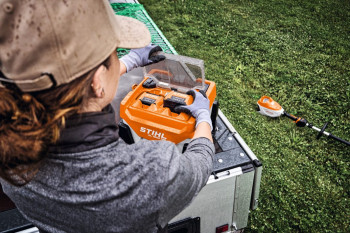 STIHL Schnellladegerät AL 1802 MO