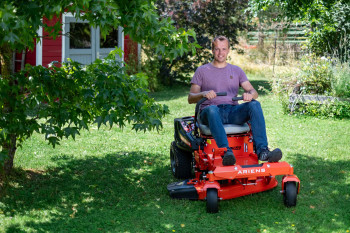 ARIENS, EDGE 34 Zero Turn Benzin Aufsitzmäher, 86 cm Schnittbreite