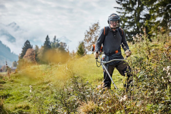STIHL Benzin-Motorsense FS 131, Doppelschultergurt