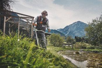 STIHL Benzin-Motorsense FS 131, Doppelschultergurt