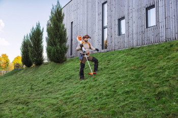 STIHL Akku-Motorsense FSA 200 - AP-System (ohne Akku & Ladegerät), Doppelschultergurt