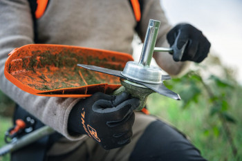 STIHL Akku-Motorsense FSA 200 - AP-System (ohne Akku & Ladegerät), Doppelschultergurt