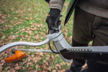 STIHL Akku-Motorsense FSA 200 - AP-System (ohne Akku & Ladegerät), Doppelschultergurt