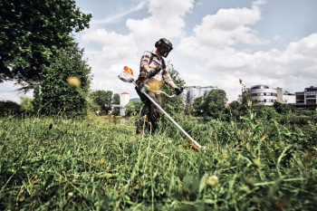 STIHL Akku-Motorsense FSA 250 - AP-System (ohne Akku & Ladegerät), Universalgurt ADVANCE