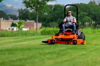 ARIENS, Zenith 52 Zero Turn Benzin Aufsitzmäher, 132 cm Schnittbreite